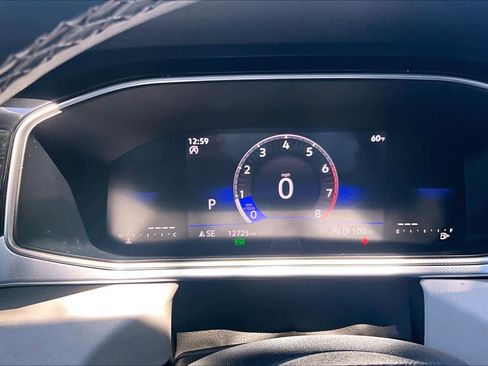 Used 2025 Volkswagen Taos SE w/ Black Wheel Package image 26