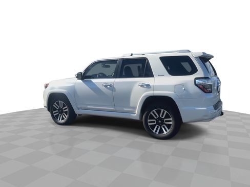 Used 2015 Toyota 4Runner SR5 image 5