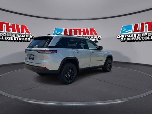 New 2026 Jeep Grand Cherokee Altitude RWD image 8