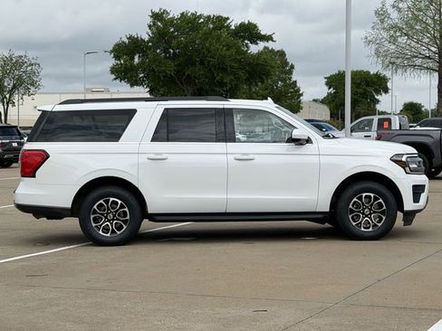 Used 2024 Ford Expedition Max XLT image 3