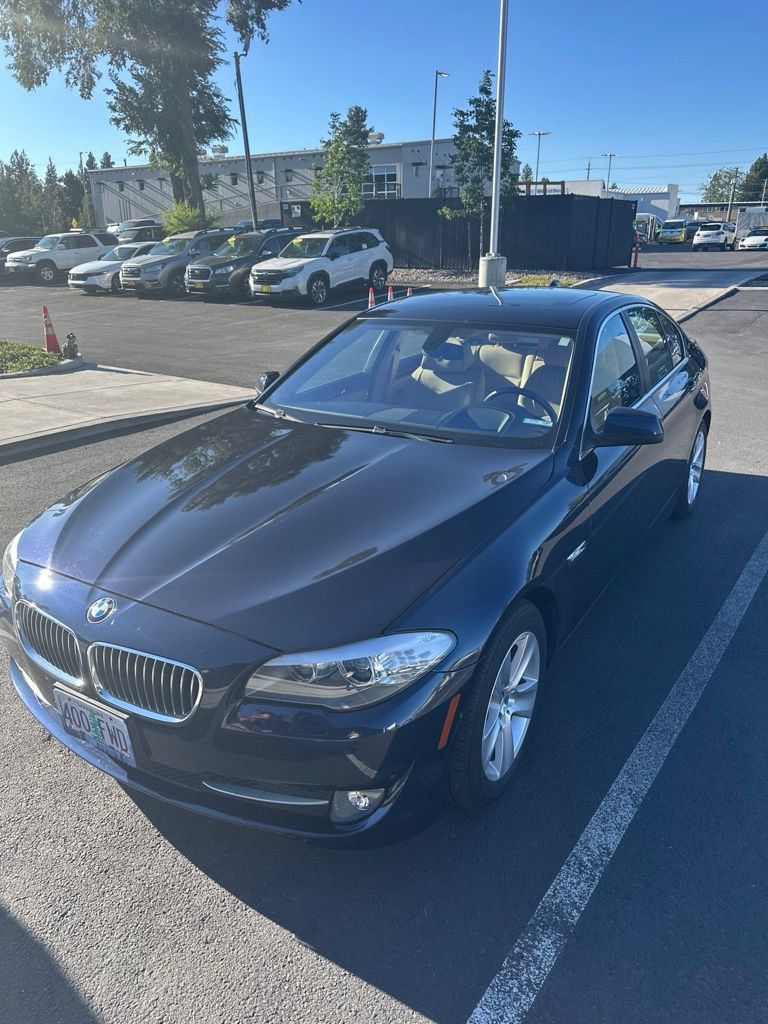 Used 2013 BMW 528i Sedan RWD image 1