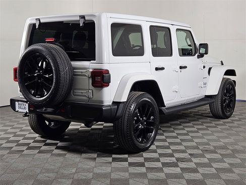 Used 2021 Jeep Wrangler Unlimited Sahara image 5