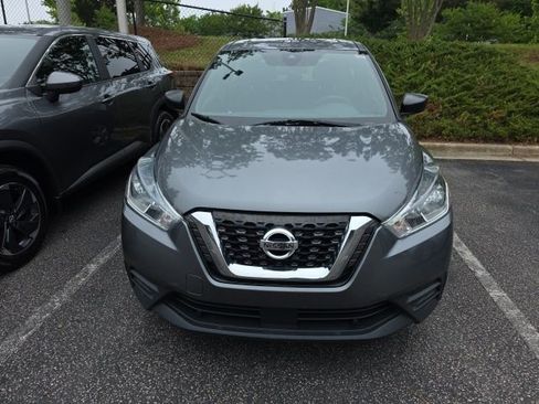 Used 2020 Nissan Kicks S FWD image 2