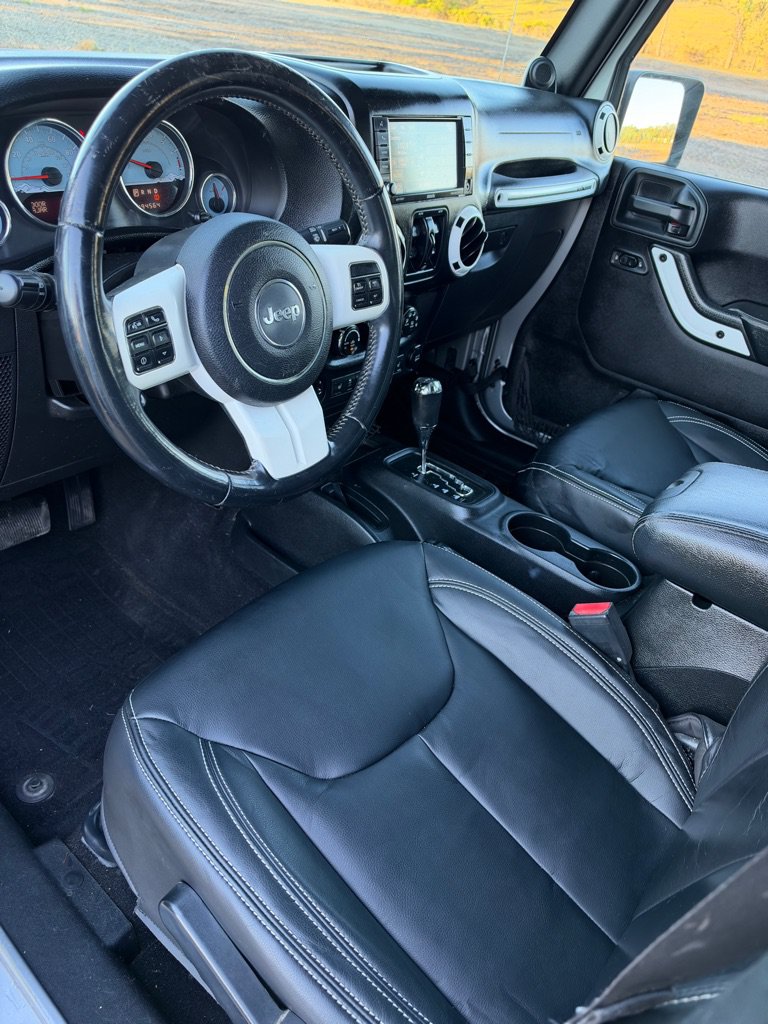 Used 2014 Jeep Wrangler Unlimited Sahara AWD/4WD image 6