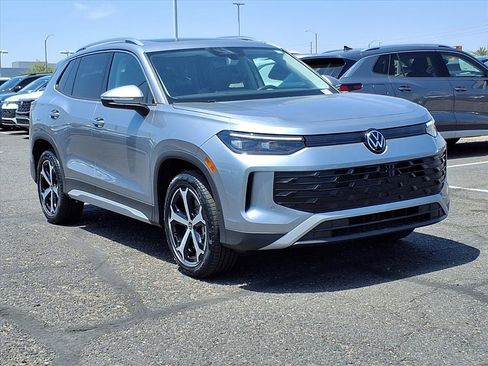 New 2026 Volkswagen Tiguan SE image 1