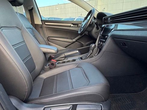 Used 2020 Volkswagen Passat 2.0T R-Line image 9