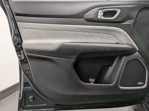 Used 2022 Jeep Compass Latitude w/ Sun and Sound Group image 8