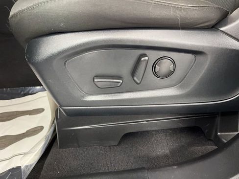 Used 2022 Ford Explorer XLT image 35