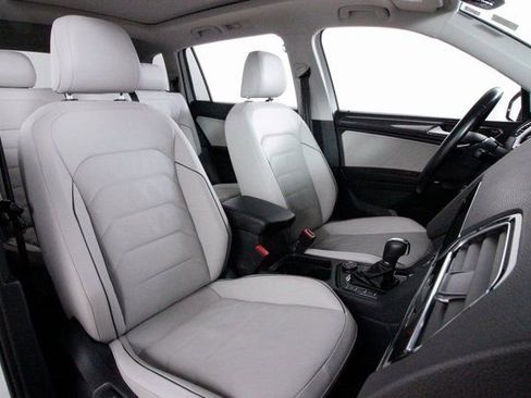 Used 2018 Volkswagen Tiguan SEL Premium image 23