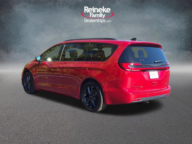 Used 2025 Chrysler Pacifica Limited FWD image 8
