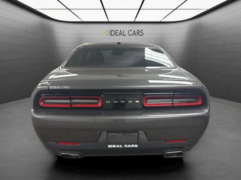 Used 2016 Dodge Challenger SXT RWD image 6