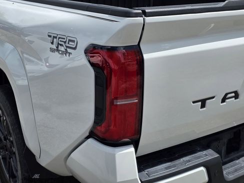 Used 2024 Toyota Tacoma TRD Sport w/ TRD Sport Upgrade Package RWD image 7