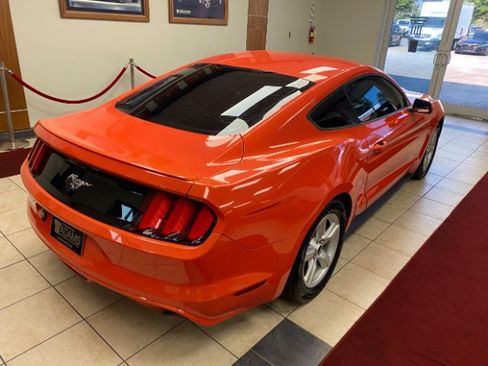 Used 2015 Ford Mustang Coupe RWD image 6