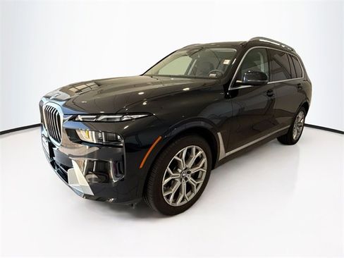 Used 2025 BMW X7 xDrive40i w/ Climate Comfort Package image 3