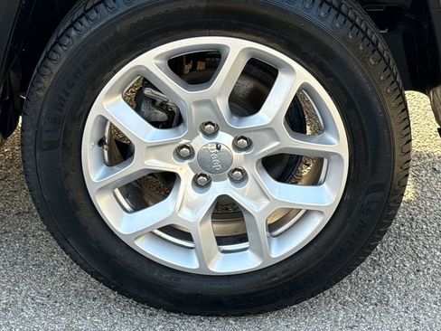 Used 2017 Jeep Renegade Latitude image 10