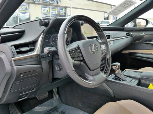Used 2019 Lexus ES 300h w/ Accessory Package 2 image 25