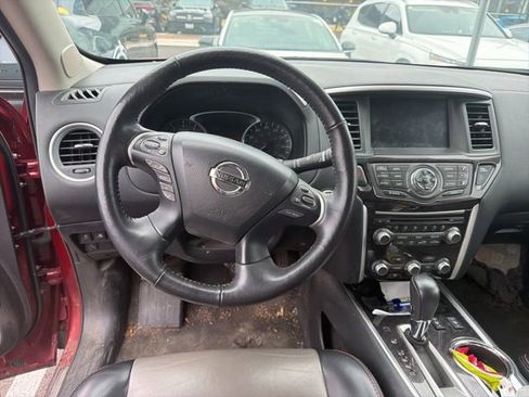 Used 2019 Nissan Pathfinder SL AWD/4WD image 6
