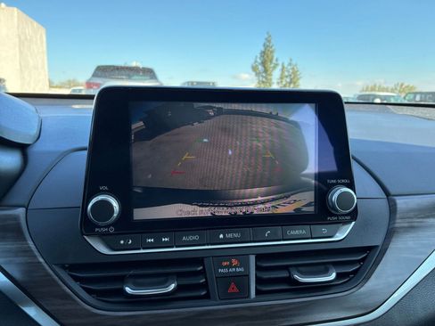 Used 2025 Nissan Altima 2.5 SV image 23