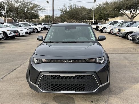 Used 2023 Kia Soul LX w/ LX Technology Package image 2