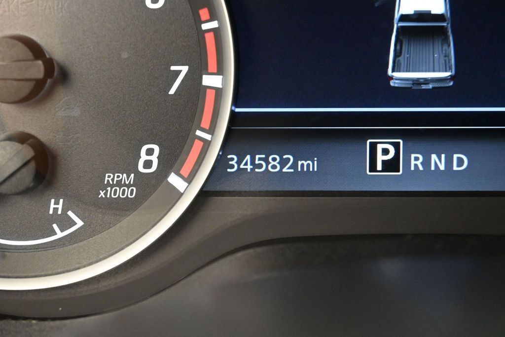 Used 2024 Nissan Titan SV w/ SV Convenience Package AWD/4WD image 21