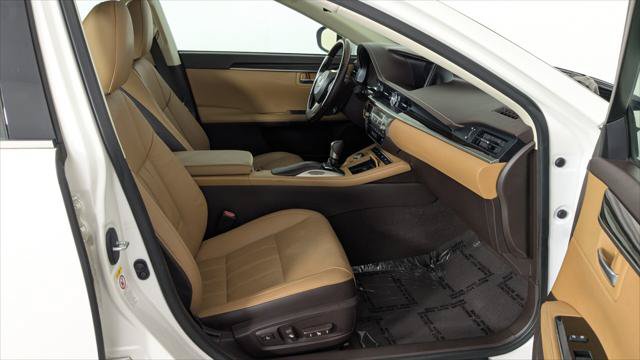 Used 2018 Lexus ES 350 w/ Luxury Package w/Wood Trim FWD image 22