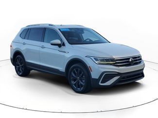 Certified 2023 Volkswagen Tiguan SE w/ Panoramic Sunroof Package FWD video 1