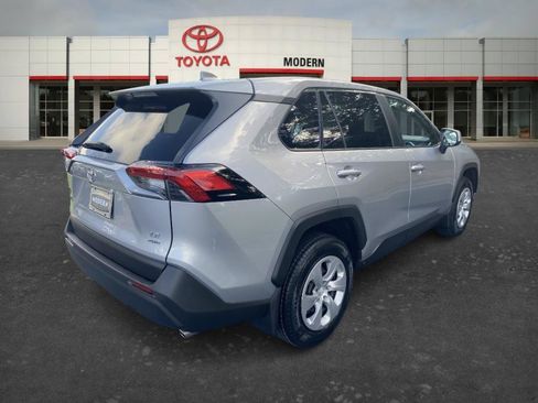 Certified 2022 Toyota RAV4 LE AWD/4WD image 5