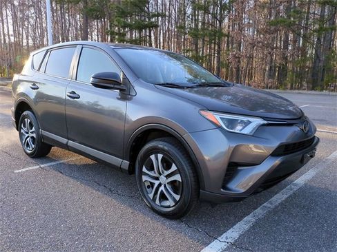 Used 2018 Toyota RAV4 LE image 2