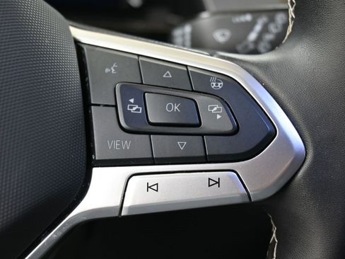 Used 2025 Volkswagen Atlas Cross Sport SE image 25