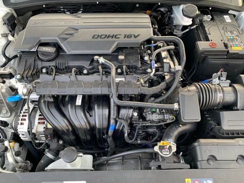 Used 2025 Hyundai Elantra Limited image 34