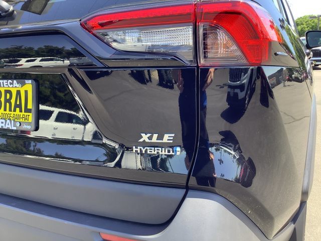 Used 2022 Toyota RAV4 XLE AWD/4WD image 40