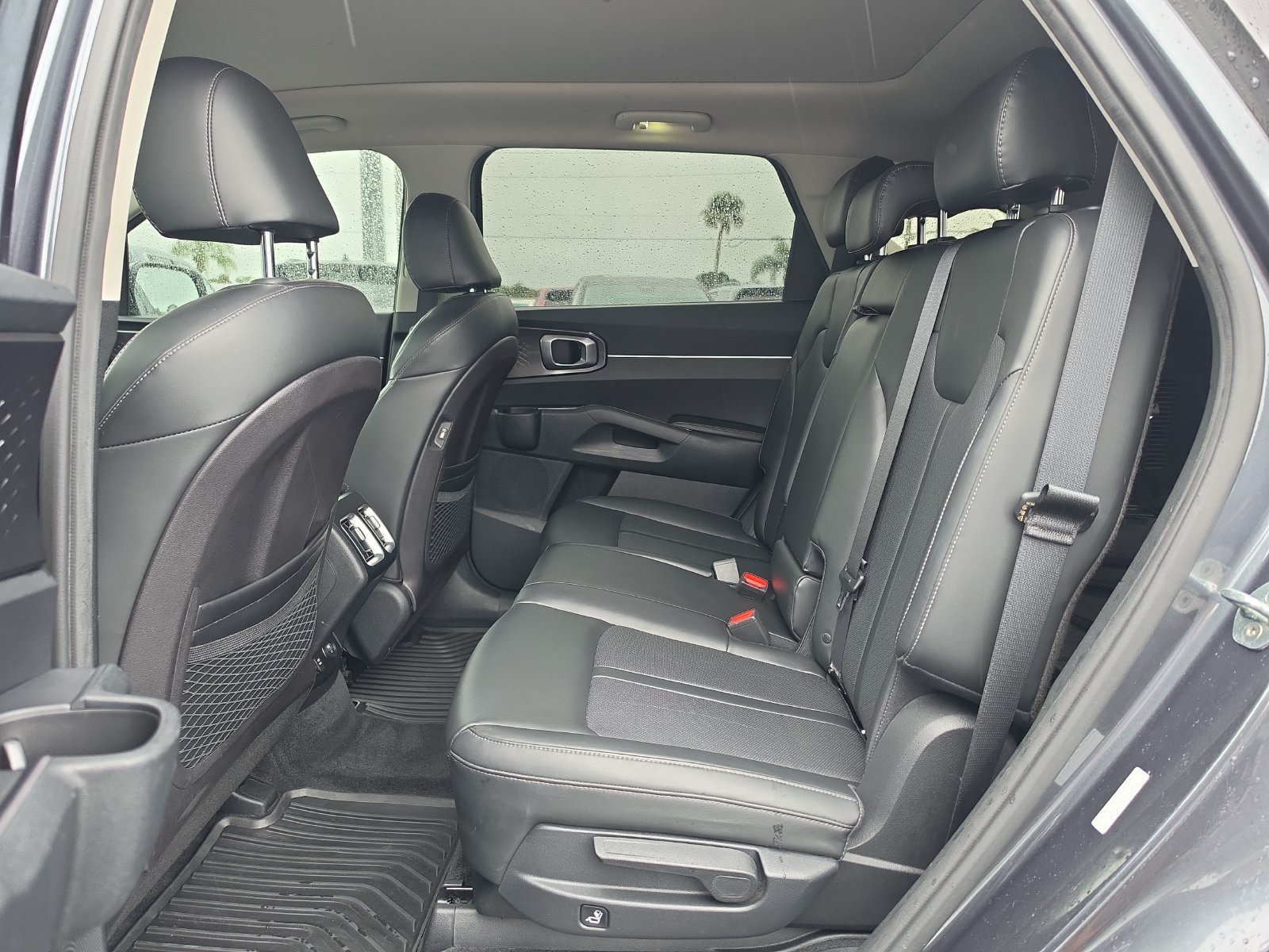 Used 2022 Kia Sorento S w/ Panoramic Sunroof Package FWD image 13