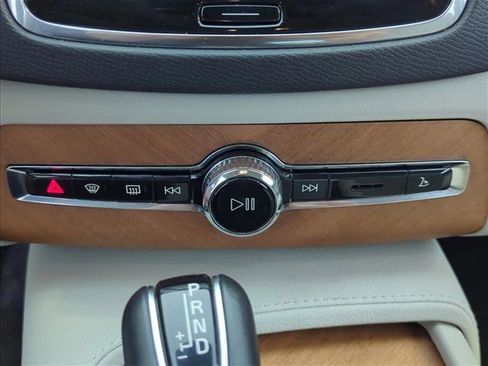 Used 2022 Volvo XC90 T5 Momentum w/ Protection Package Premier image 21