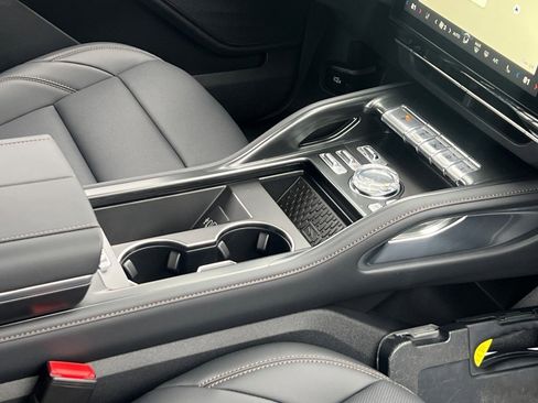 New 2026 Lincoln Nautilus Premier image 9