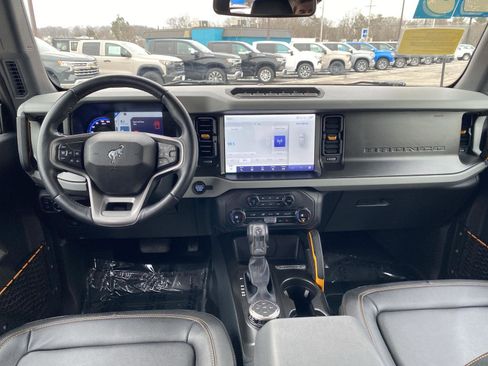 Used 2023 Ford Bronco Badlands image 16