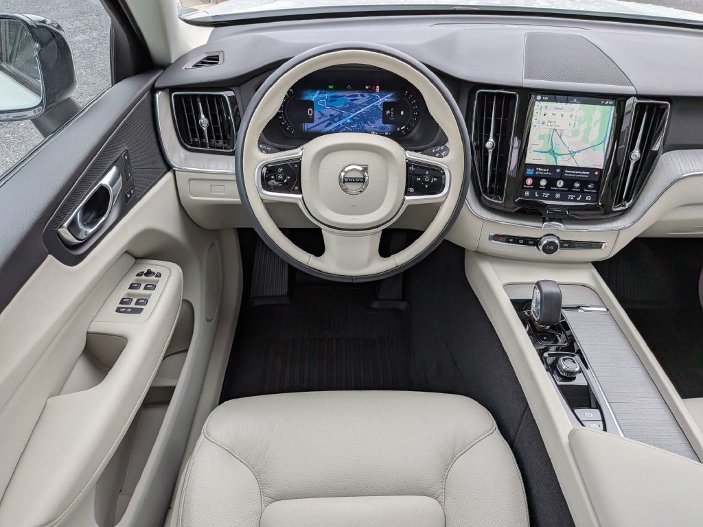 Certified 2025 Volvo XC60 B5 Plus w/ Protection Package Premier AWD/4WD image 20