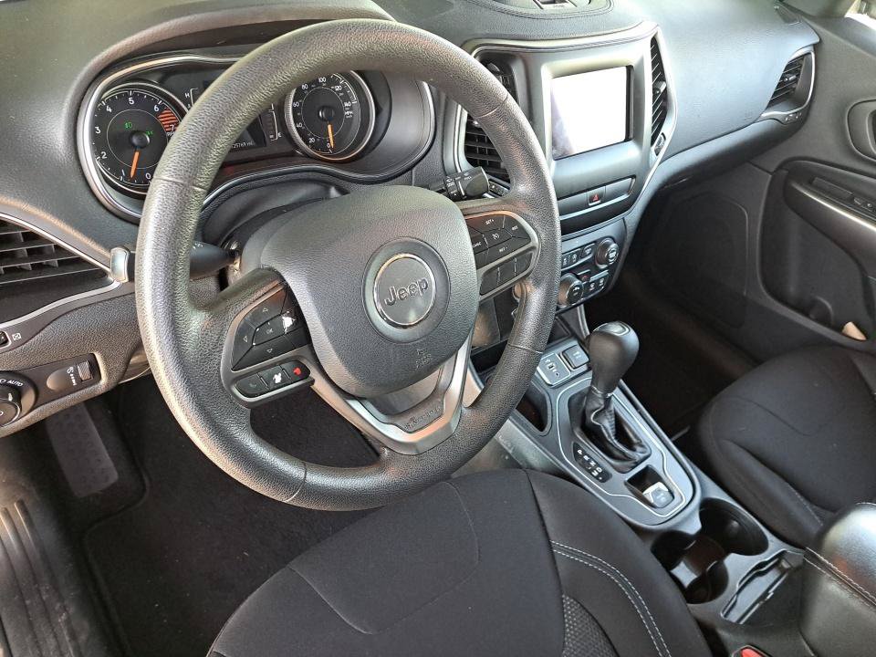Used 2019 Jeep Cherokee Latitude w/ Popular Appearance Group FWD image 12