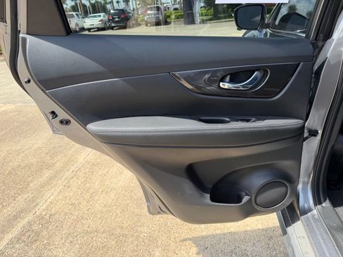 Used 2020 Nissan Rogue SV w/ Premium Package FWD image 15