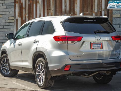 Used 2019 Toyota Highlander XLE AWD/4WD image 4