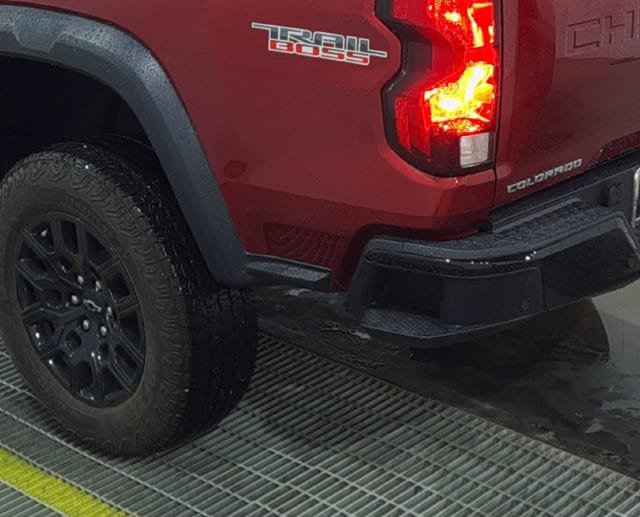 Used 2025 Chevrolet Colorado Trail Boss AWD/4WD image 11