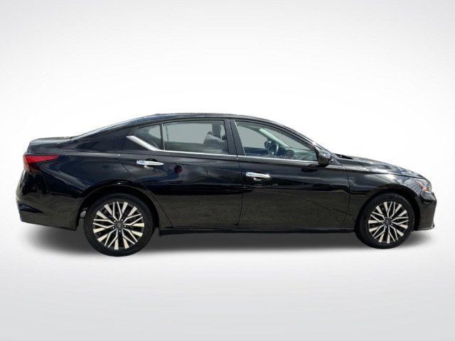Used 2023 Nissan Altima 2.5 SV FWD image 11