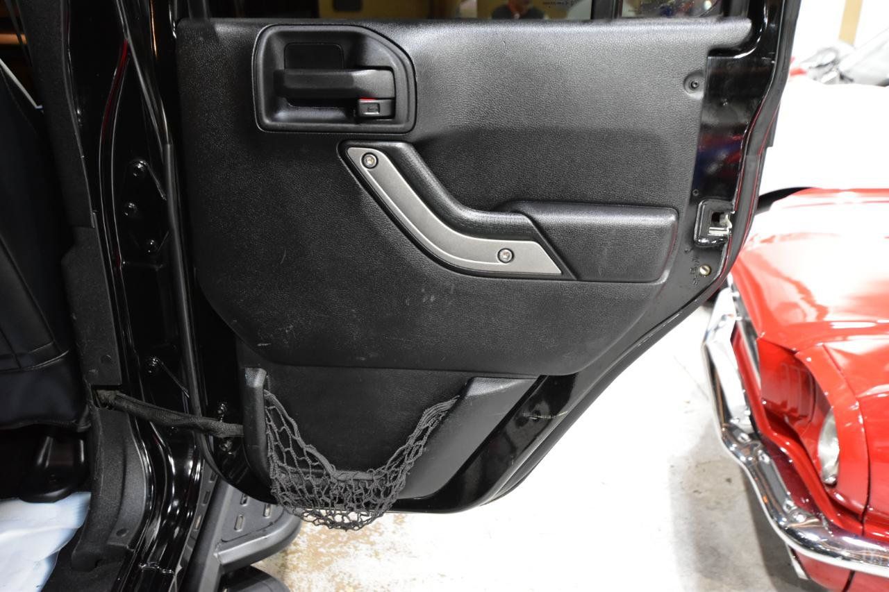 Used 2015 Jeep Wrangler Unlimited Sport AWD/4WD image 31