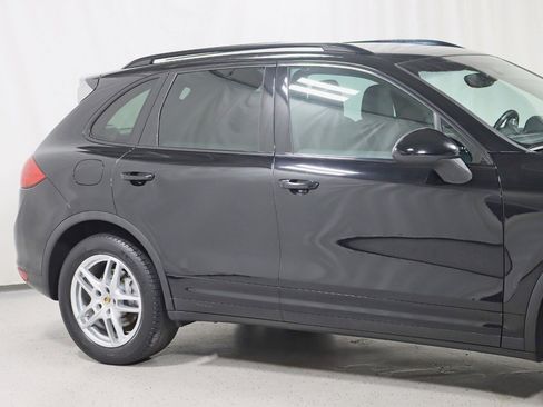 Used 2014 Porsche Cayenne Platinum Edition image 3