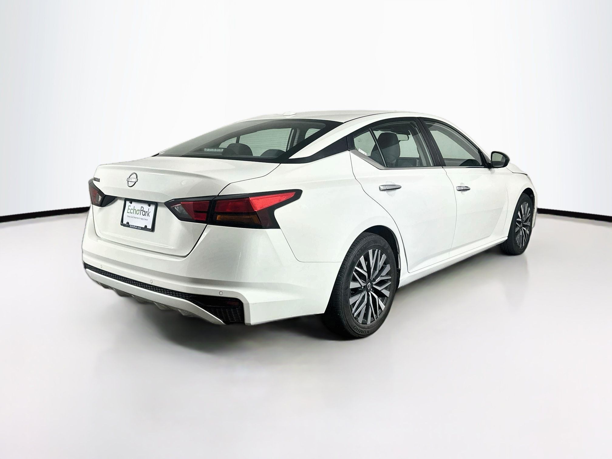 Used 2025 Nissan Altima 2.5 SV FWD image 9