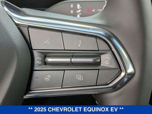 New 2025 Chevrolet Equinox EV LT image 18