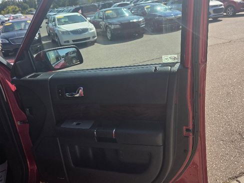 Used 2009 Ford Flex SEL image 16