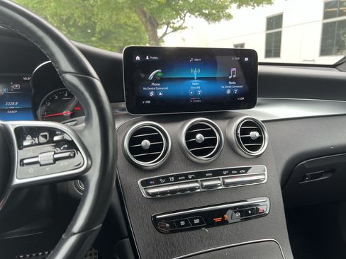 Used 2020 Mercedes-Benz GLC 300 4MATIC w/ AMG Line image 32