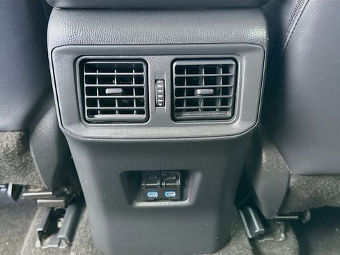 Used 2022 Toyota RAV4 Limited image 16