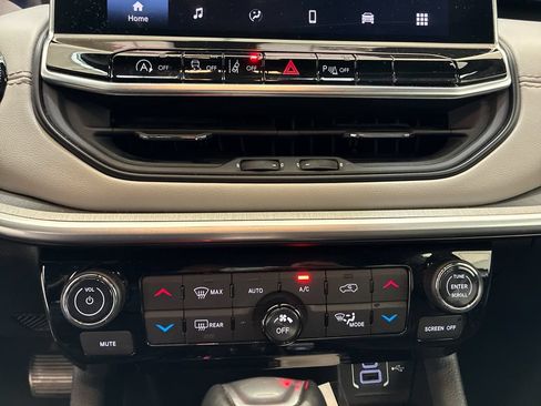 Used 2025 Jeep Compass Limited AWD/4WD image 19