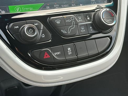 Used 2019 Chevrolet Bolt Premier w/ Infotainment Package image 32